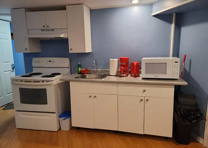 Cosy Basement Apartment On The East Side.